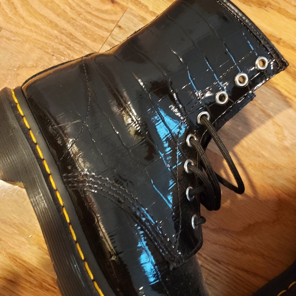 Dr. Martens - Patent Leather, Croc Emboss